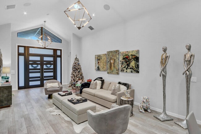 Building Photo - 5789 Hamilton Way