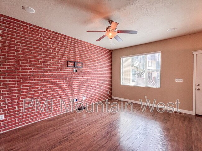 Building Photo - 420 N Main St