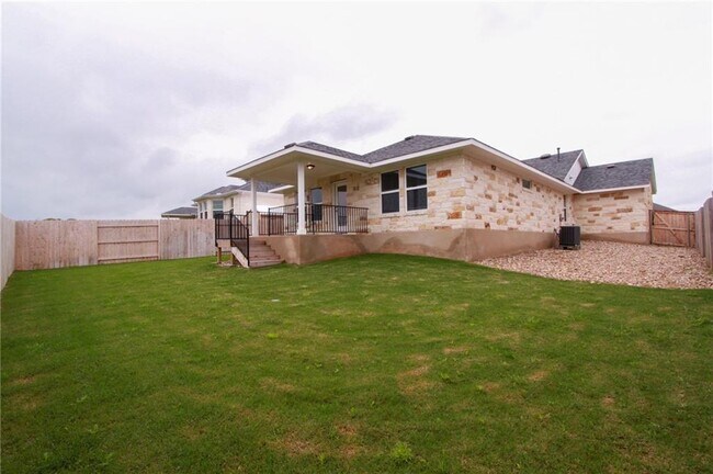 Building Photo - 1212 Low Branch Ln