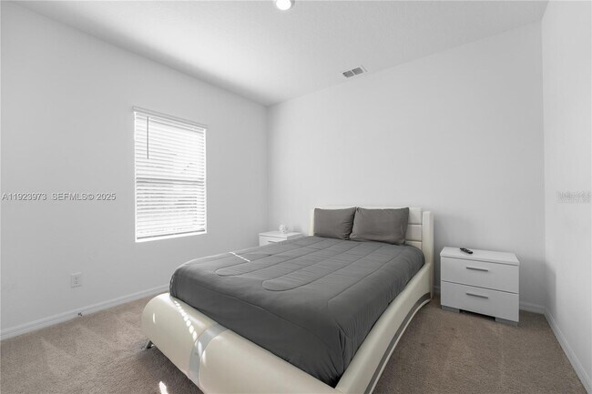 Building Photo - 2375 Lancashire St