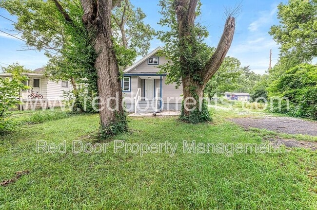 Building Photo - 3340 N Sherman Dr