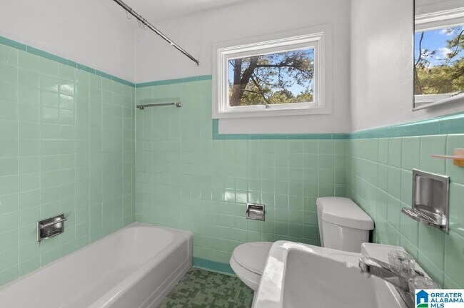 Building Photo - 9805 Red Mill Rd