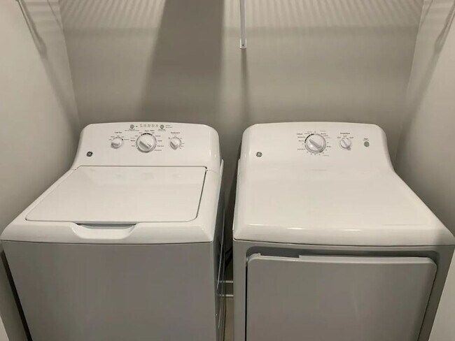 Building Photo - Upscale Townhome Living in Woodbury for $2,799!