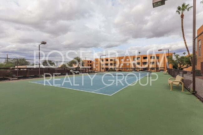 Building Photo - 1810 E Blacklidge Dr