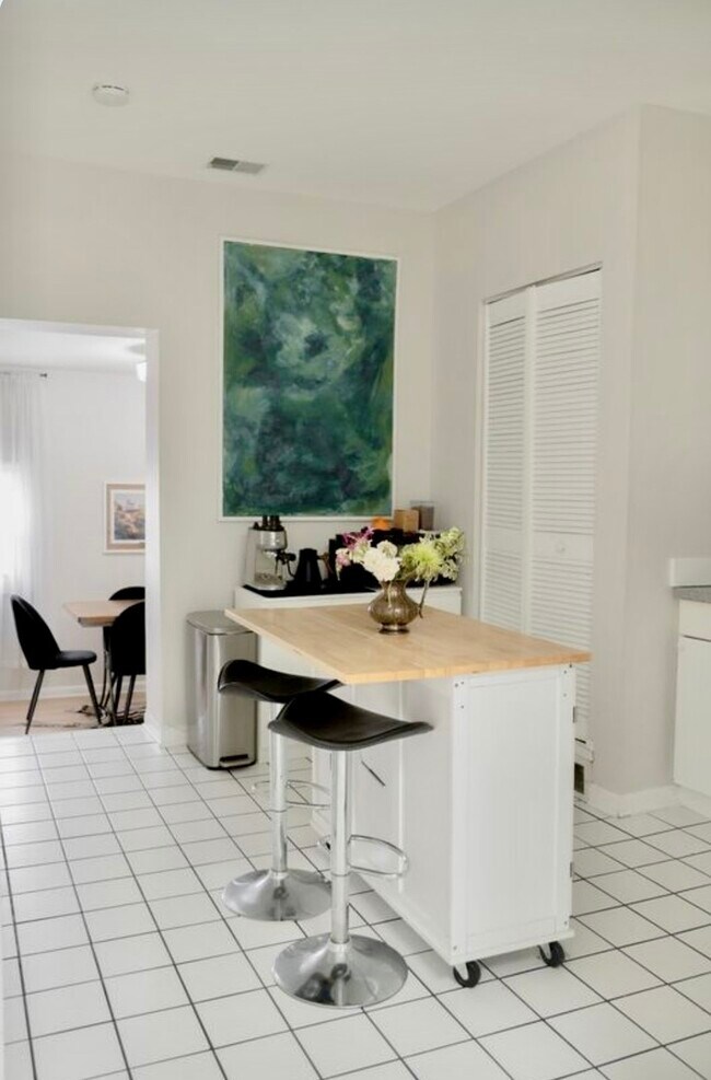 Building Photo - 750 S Oakley Blvd