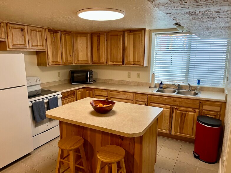 Building Photo - 4676 S Ridgeline Dr