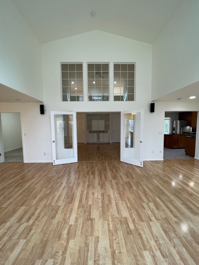 Building Photo - Beautiful 4 Bedroom Eagle River Home!