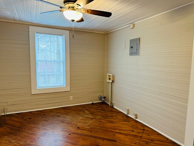 Building Photo - 316 Knight St