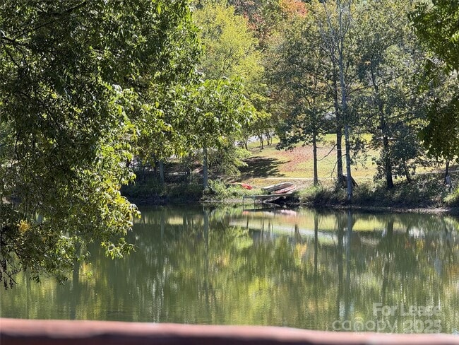 Building Photo - 1011 Lakeshore Dr