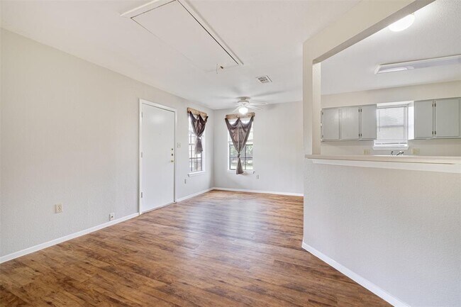 Building Photo - 6618 Cherrywood Ln