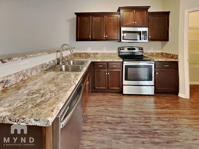 Building Photo - 423 John Deere Dr