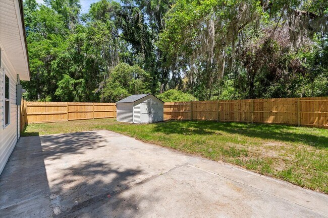 Building Photo - 4 Bedroom Coastal Cottage