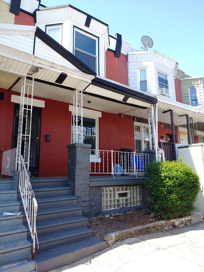 Building Photo - 3 Bedroom Home off of 60th & Cobbs Creek P...
