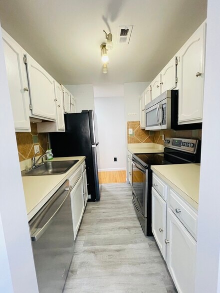 kitchen from dinning room - 6423 Richmond Hwy