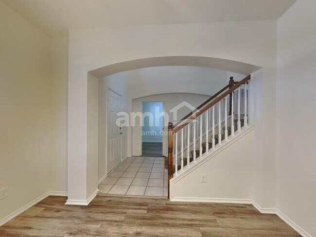 Building Photo - 10308 Oak Branch Ln