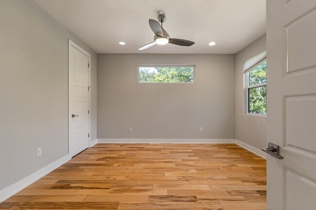 Building Photo - 3209 Govalle Ave