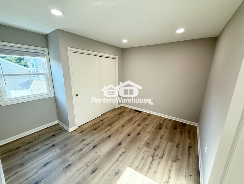 Building Photo - 7109 W 69th St
