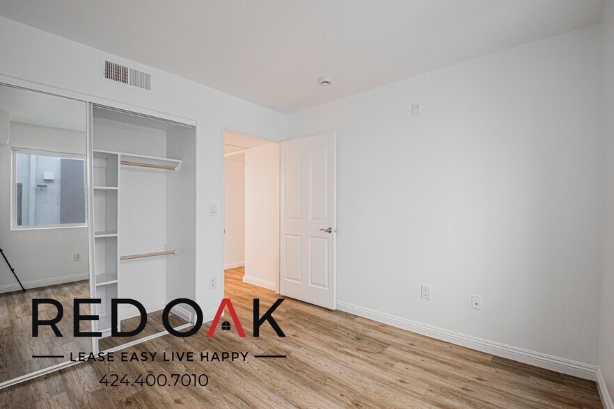 Building Photo - 326 S Westlake Ave