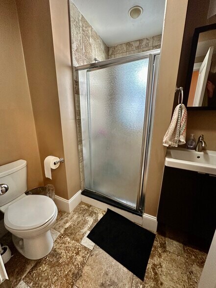 Building Photo - 10 Saint Lukes Rd