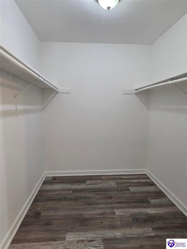 Building Photo - 888 N Woodland Dr