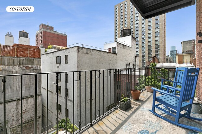 Building Photo - 114-116 E 13th St