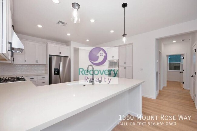 Building Photo - 1560 Mount Rose Ln