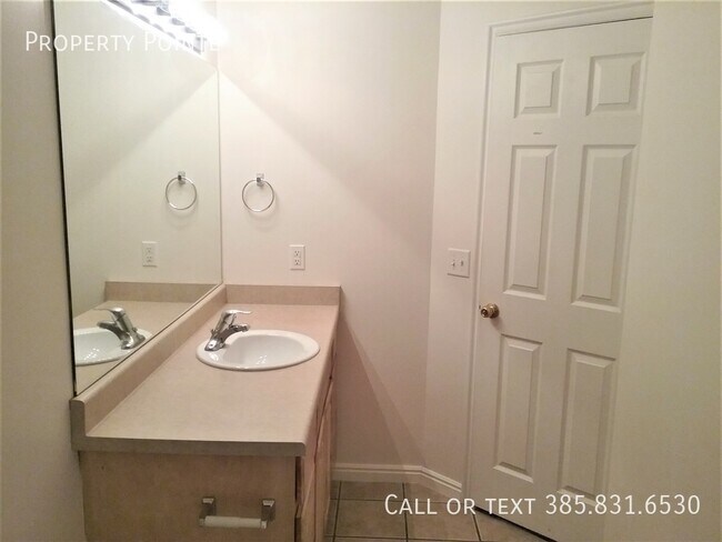 Building Photo - 1587 S 2000 W