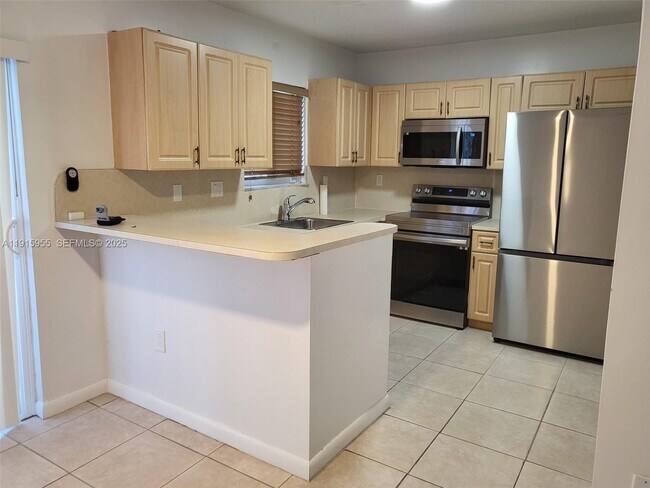 Building Photo - 3415 NE 9th Dr