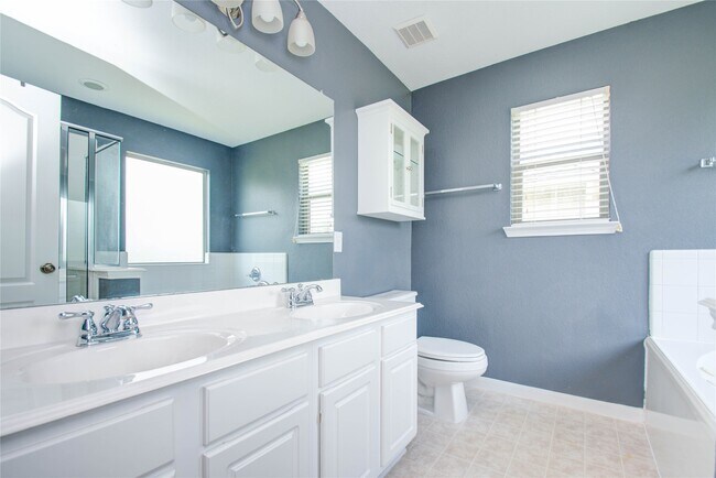 Building Photo - 16110 Limestone Lake Dr