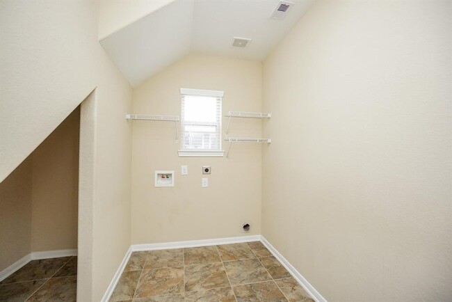 Building Photo - 6203 Brookmall Dr