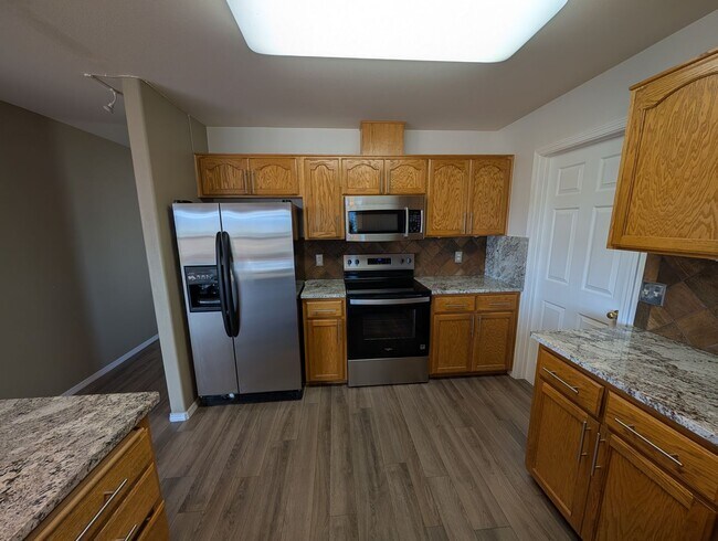 Building Photo - Gorgeous 3 Bedroom 2 Bath Condo - Deck with a View!