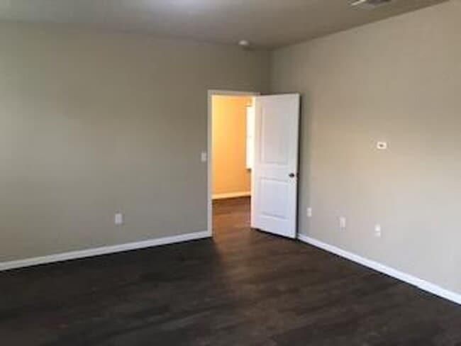 Building Photo - Great 4 Bedroom home with Open floor plan