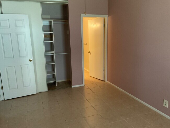 Building Photo - Three Bed/Two Bath with Personality and Charm