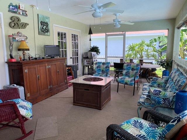 Lanai - 704 SW 11th Pl