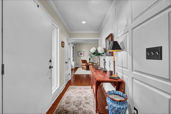 Building Photo - 123 Heritage Vlg