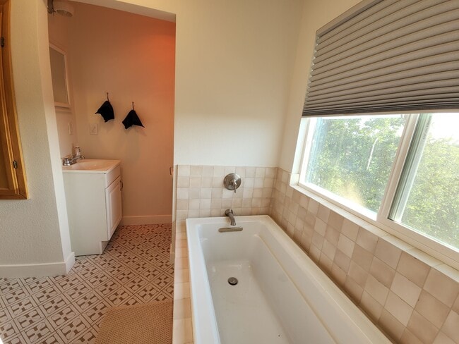 Building Photo - 14565 Carriage Ln