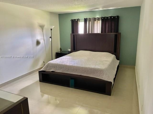 Building Photo - 325 W Laurel Dr