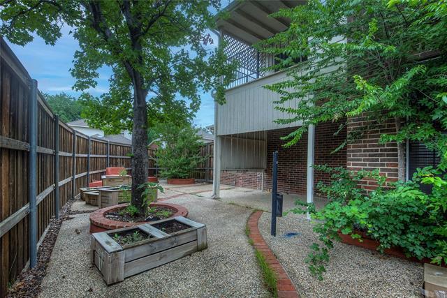 Building Photo - 535 Raintree Cir