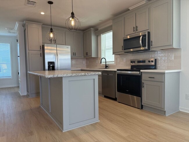 Building Photo - 4208 Long Lake Way