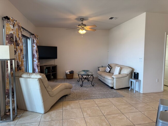 Building Photo - SHORT TERM FULLY FURNISHED 3BD/3BA TOWNHOUSE