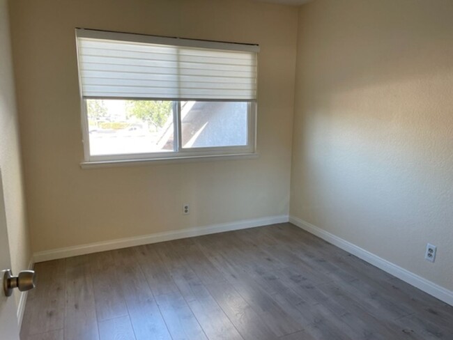 Building Photo - Upgraded Three Bedroom Attached Home in Wo...