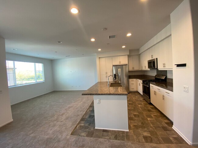 Building Photo - Like New 2 Bed 2 Bath Condo in Temecula