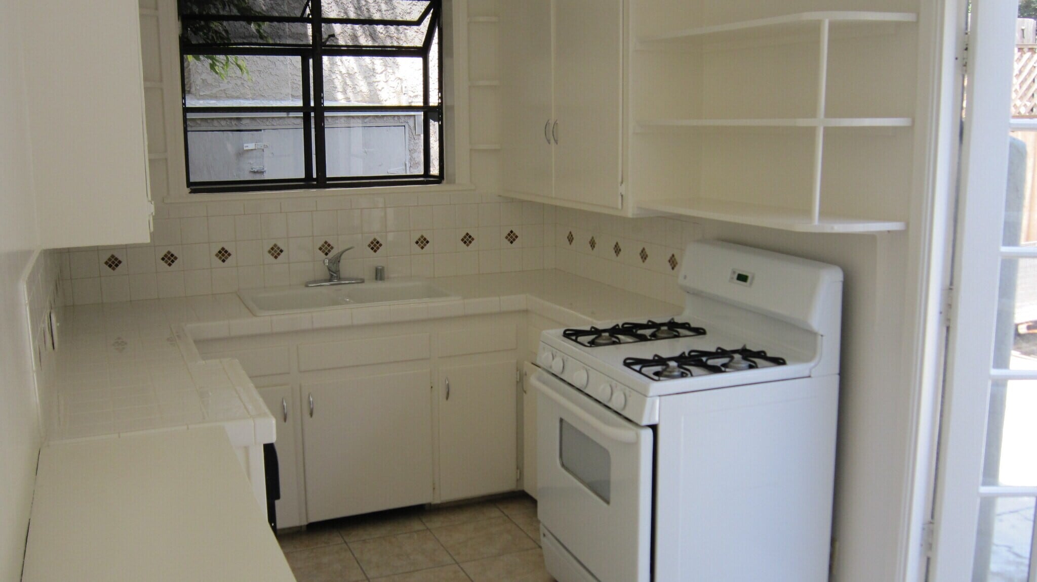 Building Photo - 1956-1960 S Beverly Glen Blvd