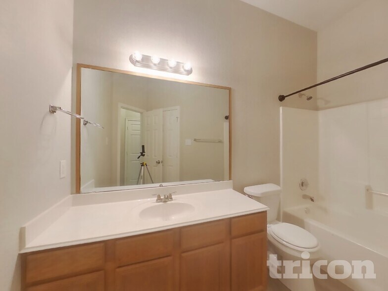 Building Photo - 1116 Monticello Dr