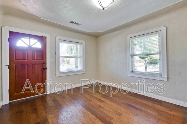 Building Photo - 124 Sunset Ave