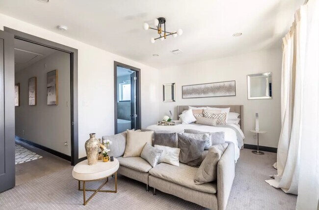 Building Photo - 1404 Goliad St