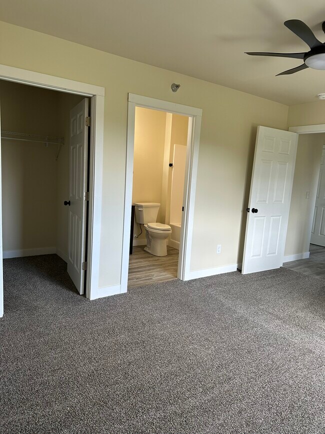 Building Photo - Valley View Estates C