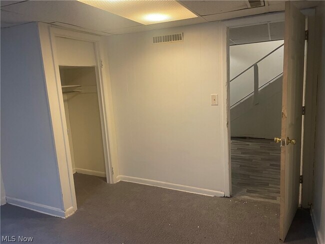 Building Photo - 958 E Wilbeth Rd