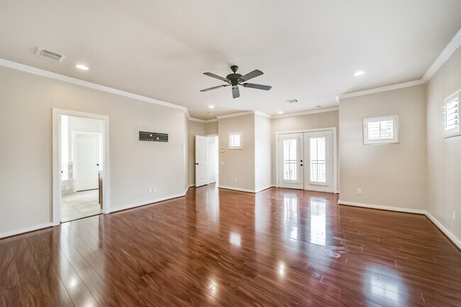 Building Photo - 11025 Robin Hood Ct
