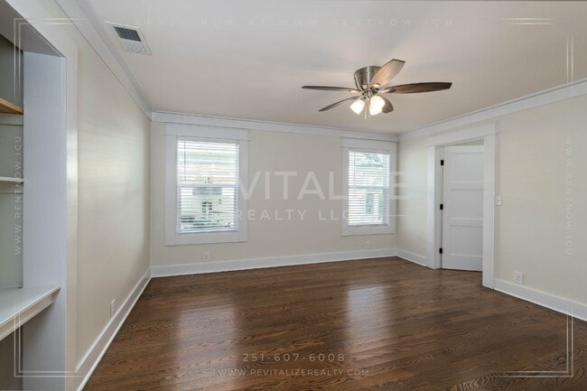Building Photo - Gorgeous Spring Hill Home!